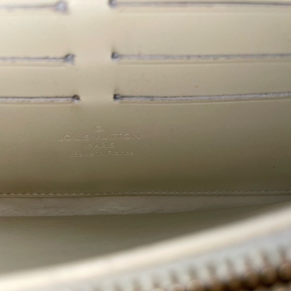 Louis Vuitton Wallet - Picture 3 of 13